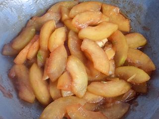 12、家常素炒冬瓜,开大火收汁。