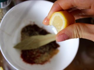 3、健康低热量披萨,｛选择做或不做，不必要｝加上一个柠檬的柠檬汁