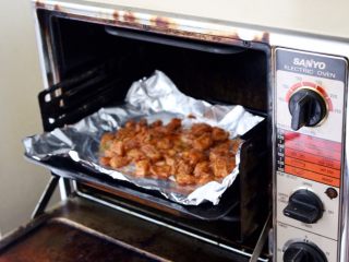 8、健康低热量披萨,跑的时候，把鸡胸肉放在200度的烤箱烤10分钟，考完拿出来放一边