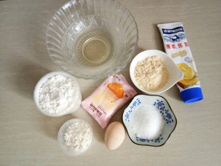 1、旺仔小馒头,准备好材料
