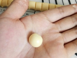 7、旺仔小馒头,搓成小圆球