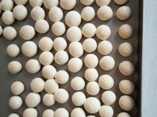 11、旺仔小馒头,烤好出炉晾凉，密封保存。