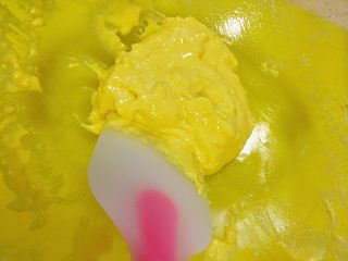 7、婴儿无油无糖零食@蛋黄溶豆,最后成这样一个更黏的糊状