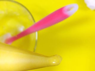 9、婴儿无油无糖零食@蛋黄溶豆,剪一个小口