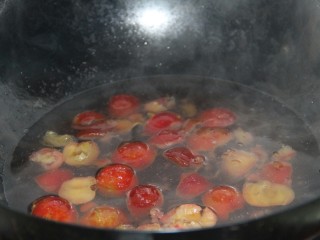 8、冬喝暖饮夏吃冰~开胃山楂苹果饮,直到山楂软烂