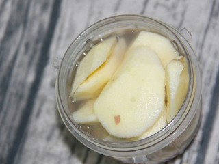 11、冬喝暖饮夏吃冰~开胃山楂苹果饮,加温开水