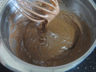 7、巧克力杯子蛋糕,再吃点菠菜大力拌匀至完全无油星状态~