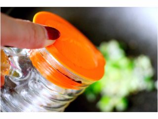 11、金玉窝窝头+虾酱鸡蛋小炒,倒入料酒