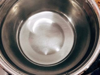 15、茄蛋肉酱猫耳朵,准备冷开水二盆