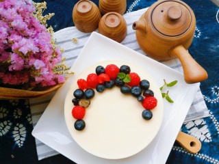 19、树莓奶酪慕斯,装饰好后如此美丽，让人舍不得下口