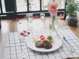 14、奇亚籽牛肉饼,坐在窗前美美的开吃咯～