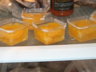 17、橘子果冻,放入冰箱冷藏两个小时