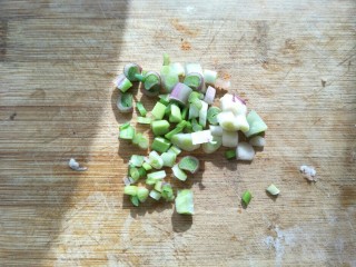 6、麻婆豆腐,葱切葱花。