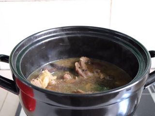 7、牛肉面,用筷子可以轻松戳穿即可，此时已经香味扑鼻，煮好之后放置2-3小时以上入味口感更佳