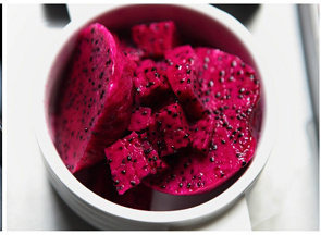 4、火龙果冰淇淋,1/2个红心火龙果去皮后切小丁