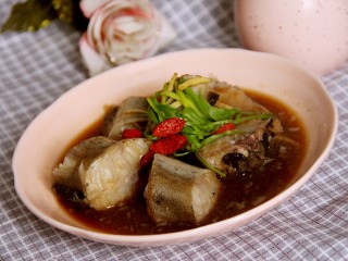 15、蒸鳕鱼,蒸好的鳕鱼装盘