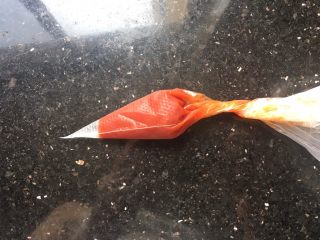 14、芝士肉松饭团,番茄酱放裱花袋剪个小口