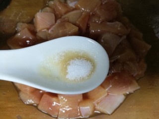 7、健康无油燕麦鸡米花,1/3勺盐（根据自己吃盐程度添加）