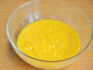 3、芒果奶油雪糕,比较细腻，也可以保留一些果肉颗粒。