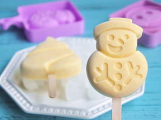 12、芒果奶油雪糕,轻松脱模。