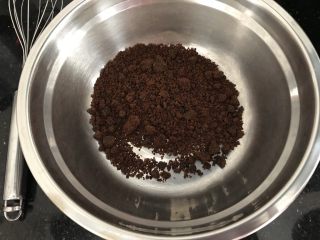 1、中式点心～红糖马拉糕（无油版）,红糖倒盘里