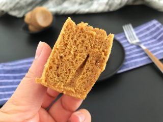 11、中式点心～红糖马拉糕（无油版）,马拉糕出锅要趁热吃才最好吃，软软绵绵的超级美味！