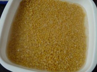 2、绿豆抹茶布丁,绿豆仁用水泡透