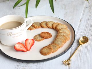 12、芝麻薄脆,非常好吃的芝麻薄脆，做下午茶简直就是绝配。