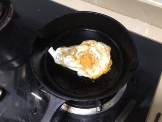 4、芝士火腿三明治,正反面都煎熟，无菌蛋可以吃溏心的