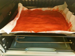 14、自制健康开胃小零食～果丹皮（烤箱版）,烤大约50分钟，果丹皮就好了