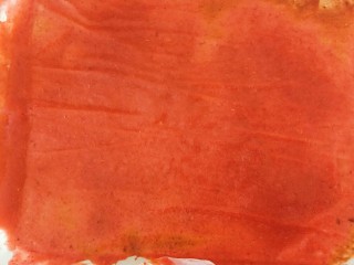 15、自制健康开胃小零食～果丹皮（烤箱版）,烤好的果丹皮，直接从油纸撕下来