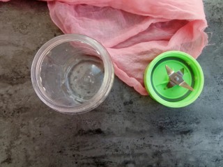 7、秋季健康饮～黄瓜雪梨汁,果汁机（料理机）洗干净