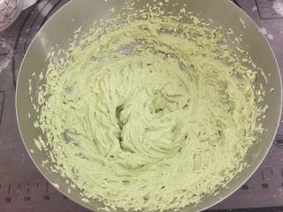 8、奥利奥牛油果磅蛋糕,搅打均匀