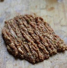 2、薯粉蒸肉,剁成肉末