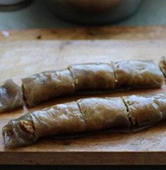 15、薯粉蒸肉,蒸好后切成段