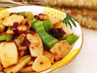 16、青椒葱油炒年糕,装盘