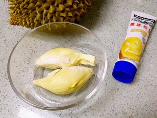 10、榴莲披萨,烤面饼的时候来做榴莲馅。