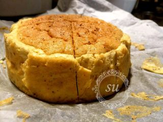 17、法式咸派【魔法蛋糕】,用牙签从侧面插到底，拿出附着着粘稠浆糊状的面糊就可以了。如果是液体，可以延长5—10分钟。放凉后冰箱冷藏一晚分层就凝固啦