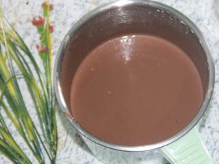 15、巧克力牛奶双色布丁,直到搅拌均匀,巧克力完全融化