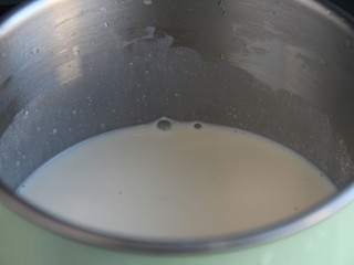 20、巧克力牛奶双色布丁,融化,搅拌均匀