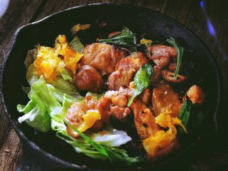 20、春日小清新 香橙煎鸡肉,铺上任意蔬菜