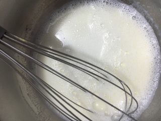 4、蒸蛋糕,搅拌均匀