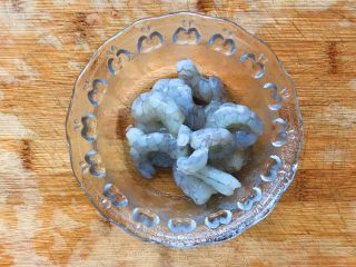 6、红飞翠舞芙蓉滑虾球,事先剥好的虾仁