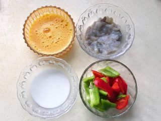 14、红飞翠舞芙蓉滑虾球,食材都准备好了