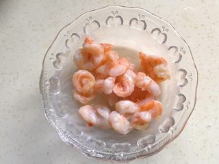 17、红飞翠舞芙蓉滑虾球,看虾仁变成球状立马盛出备用