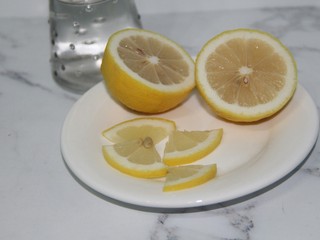 5、冬喝暖饮夏吃冰~山楂蓝莓柠檬饮,切开,只需要一片就够