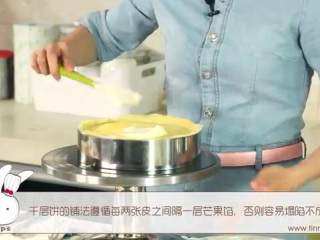 13、芒果班戟和芒果千层饼,遵循每两张皮之间隔一层芒果馅，否则容易塌陷不成形