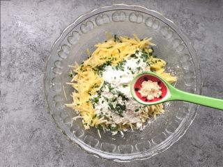 7、香煎土豆丝饼,鸡粉1g