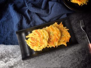 13、香煎土豆丝饼,早餐来一个极好的，很好吃