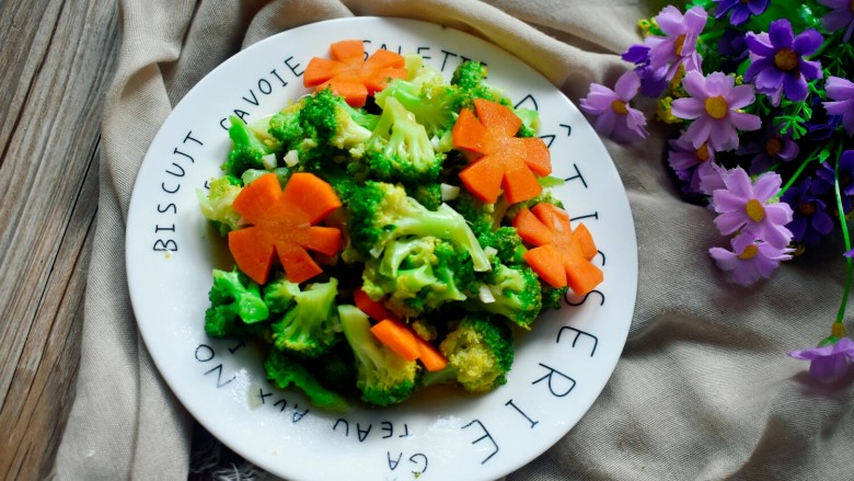 厨房挑战素菜蒜蓉西兰花